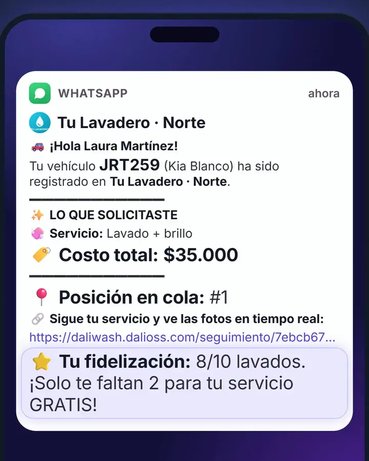 WhatsApp de registro en el celular de la clienta: servicio y costo, posición en cola, link de seguimiento y avance de lavados de premio.